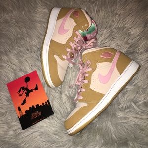 Jordan 1 “lola bunny” 7y GS W/ ORIGINAL BOX